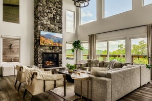 Smart TV, fireplace, video games, offices - Swim Spa/Views/Gameroom/Theater/Luxe Design - Rabbit Run (Gatlinburg)