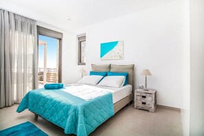4 bedrooms, iron/ironing board, WiFi, bed sheets