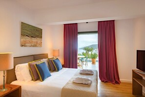 2 bedrooms, iron/ironing board, internet, bed sheets