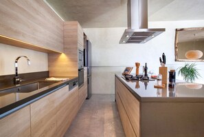 Fridge, dishwasher, highchair