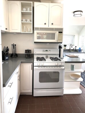 Coffee/tea maker, fridge, microwave, oven