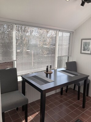 Dining - Seattle's Hippest Music Home (Seattle)