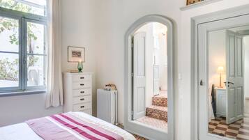 9 bedrooms, iron/ironing board, Internet, bed sheets