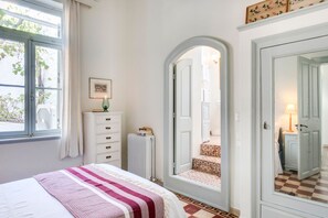 9 bedrooms, iron/ironing board, Internet, bed sheets