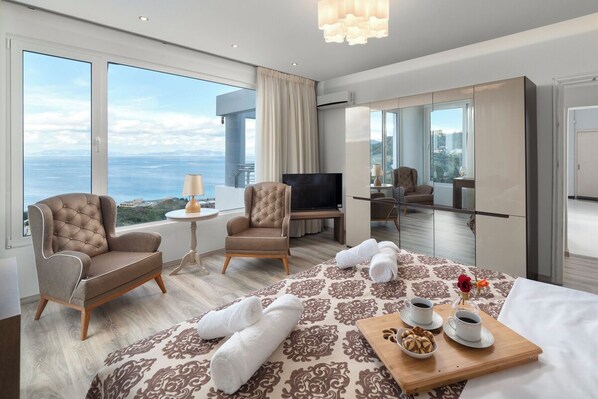 5 bedrooms, iron/ironing board, WiFi, bed sheets