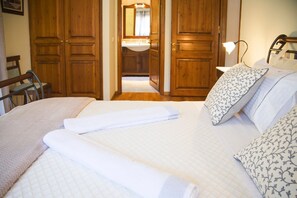7 bedrooms, iron/ironing board, WiFi, bed sheets