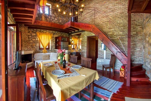 Canary Villa - Two Bedroom Villa, Sleeps 4