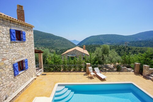 Peacock Villa - Two Bedroom Villa, Sleeps 4
