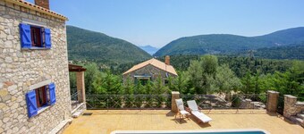 Peacock Villa - Two Bedroom Villa, Sleeps 4