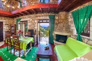 Fireplace, DVD player, stereo