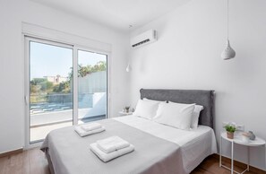 4 bedrooms, iron/ironing board, free Internet, bed sheets