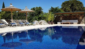 Piscine à débordement