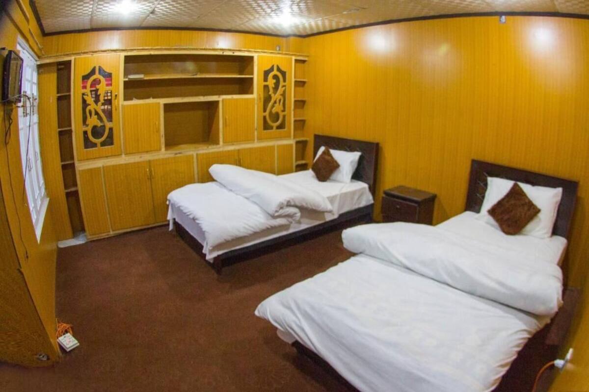 Deluxe Double Room | Iron/ironing board, free WiFi, bed sheets