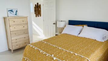 1 bedroom, desk, free WiFi, bed sheets