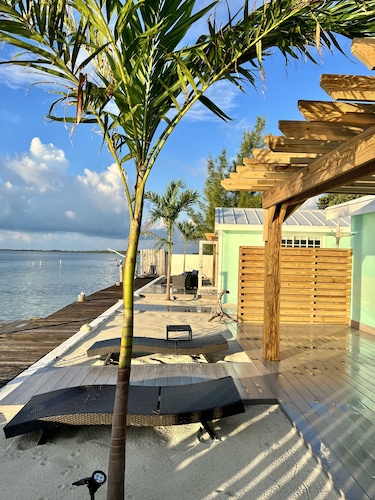 Waterfront Cottage in a Bimini oasis