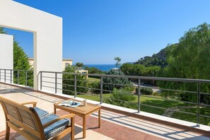 Property grounds - Villa Trianta - Four Bedroom Villa, Sleeps 10 (Ixia)