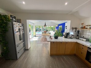 Private kitchen - Le Clos Sabatier, Maison de Charme Avec Piscine (Les Angles)