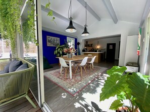 Outdoor dining - Le Clos Sabatier, Maison de Charme Avec Piscine (Les Angles)