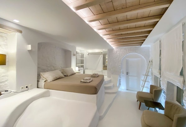 6 bedrooms, iron/ironing board, WiFi, bed sheets