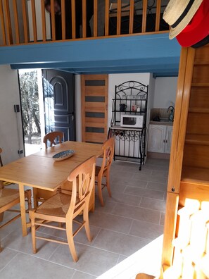 Dining - Small, quiet mazet (Murviel-lès-Montpellier)