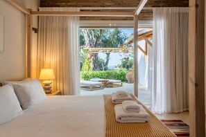 5 bedrooms, iron/ironing board, WiFi, bed sheets