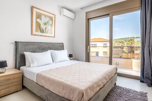 4 bedrooms, iron/ironing board, Internet, bed sheets
