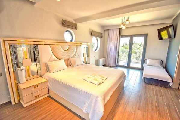 5 bedrooms, iron/ironing board, internet, bed sheets