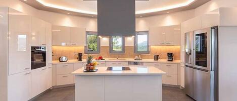 Dishwasher, high chair