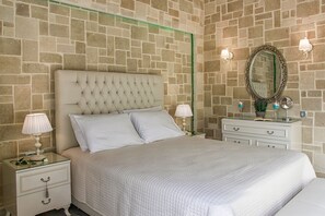 3 chambres, fer et planche à repasser, Wi-Fi, draps fournis