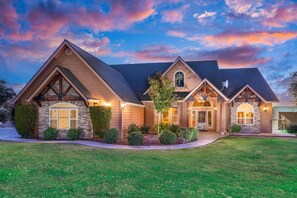 Exterior - Mountain Elegance w/ pool, spa, projector (Coarsegold)