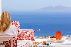 Outdoor dining - Santorini Indigo - Five Bedroom Villa, Sleeps 11 (Thera)