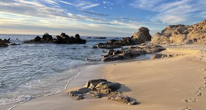 Deluxe Oceanfront 1 BD 2BA Penthouse with adjacent luxury hotel privileges.