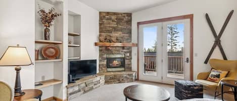 Télévision, cheminée