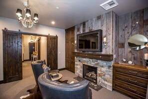 TV, fireplace - Luxury Suite 204, Downtown Whitefish! (Whitefish)