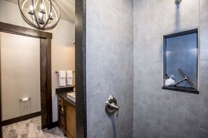 Bathtub, hair dryer - Luxury Suite 204, Downtown Whitefish! (Whitefish)