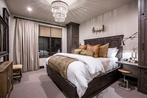 2 bedrooms, desk, iron/ironing board, free WiFi - The Galleries Lodging Downtown Whitefish Suite 206 | 2 Bed, 2 Bath (Whitefish)