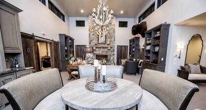 Luxury Suite 206, Downtown Whitefish!