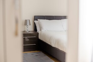 3 bedrooms, desk, WiFi, bed sheets - Birmingham Lodge (Northfield)