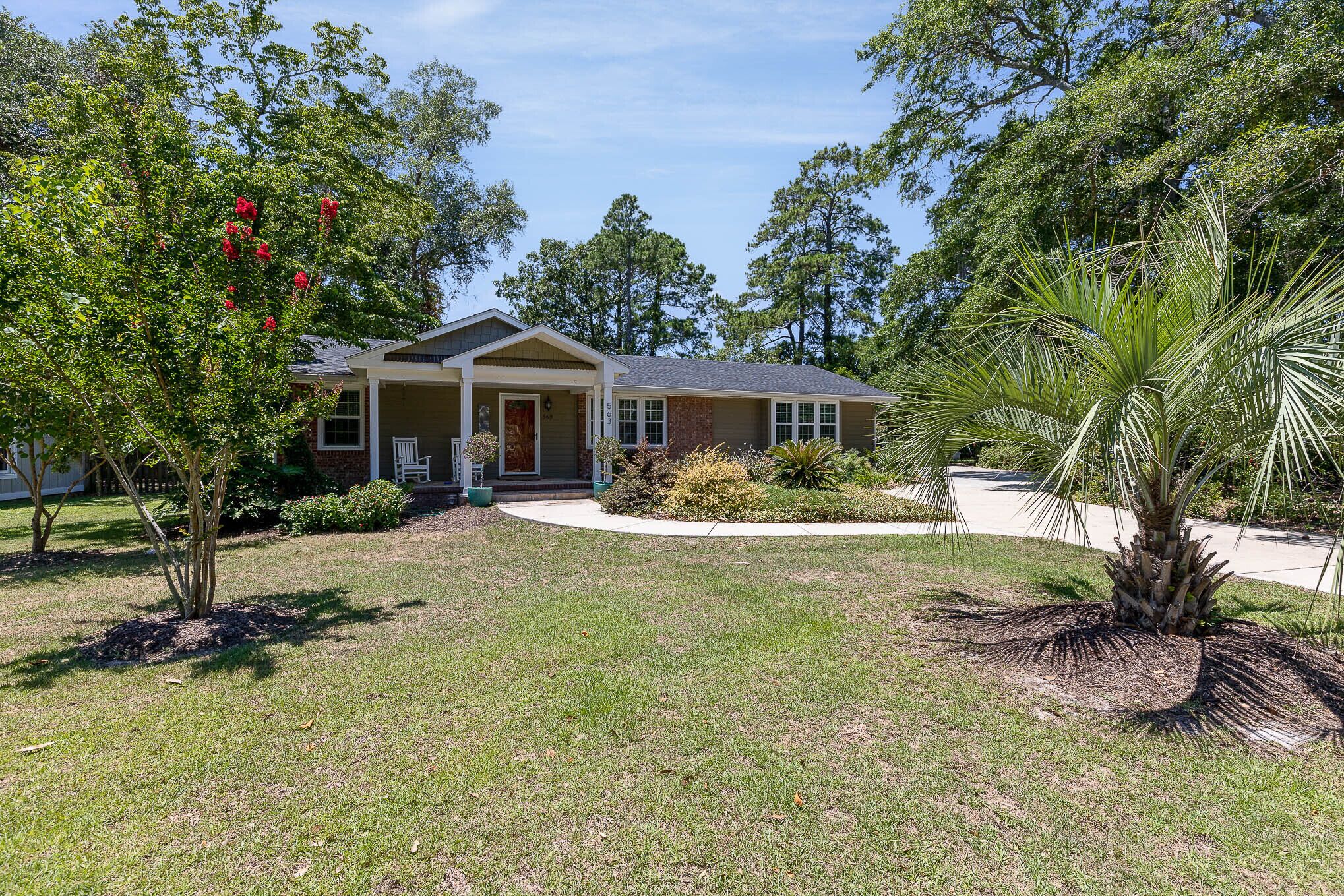 Quaint Inlet Bungalow