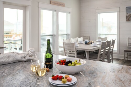 Brand NEW Beach House Coastal Point 