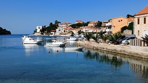 Marina - Bertie's Lodge - Standard Two Bedroom Apartment with Balcony and Sea view (Smokvica)