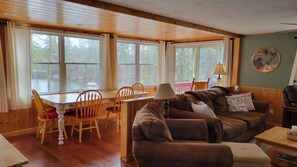 Smart TV, fireplace, video games - Loon Cove Retreat on Balch Lake Maine (Newfield)
