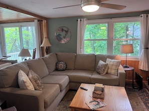 Smart TV, fireplace, video games - Loon Cove Retreat on Balch Lake Maine (Newfield)