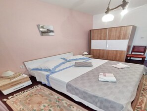4 chambres, fer et planche à repasser, accès à Internet, literie fournie