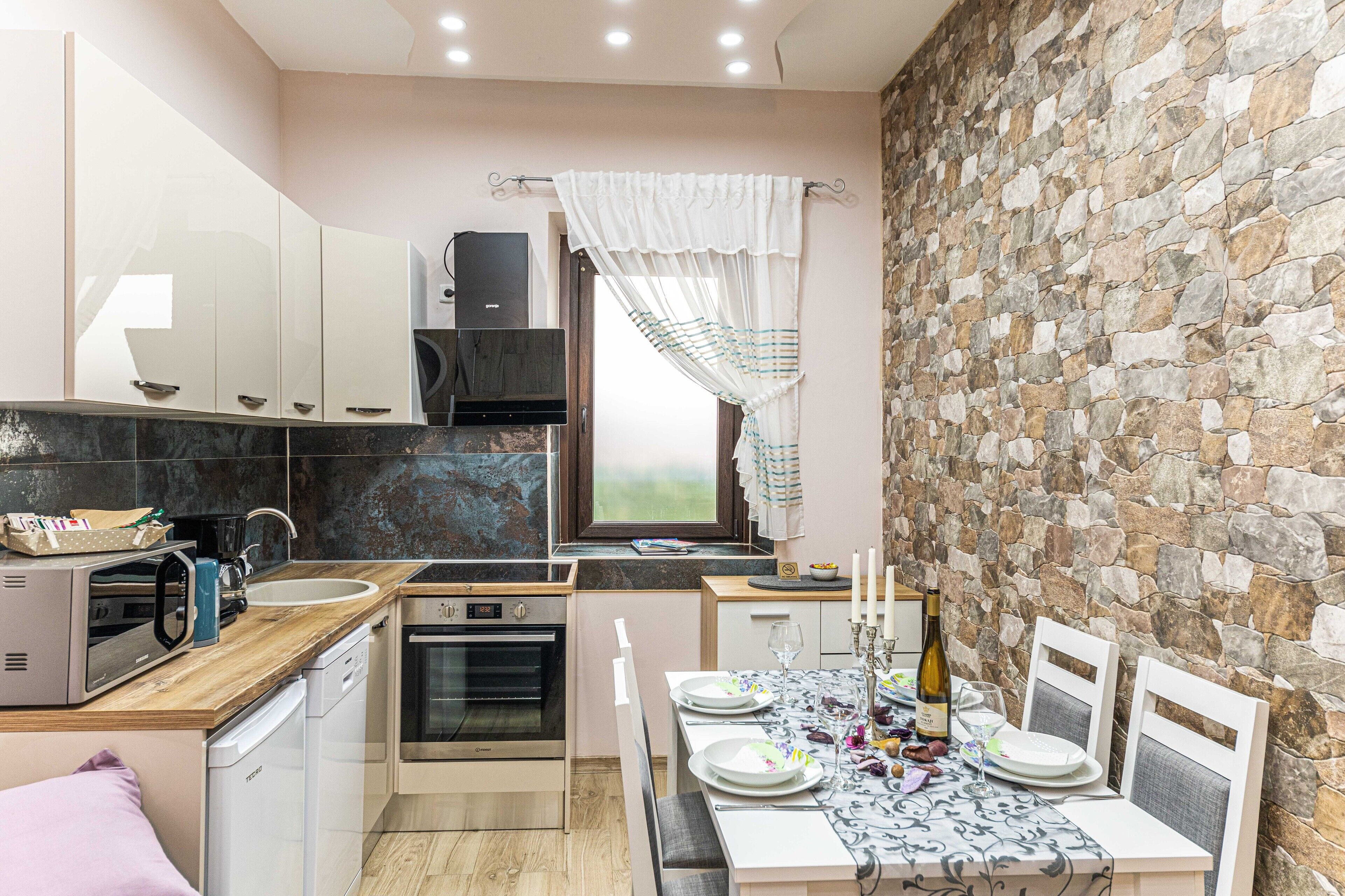 ثلاجة، ميكروويف، فرن، غسالة أطباق