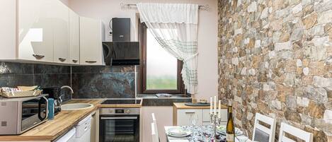 Refrigerador, microondas, horno y lavavajillas