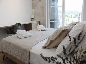 3 bedrooms, WiFi, bed sheets