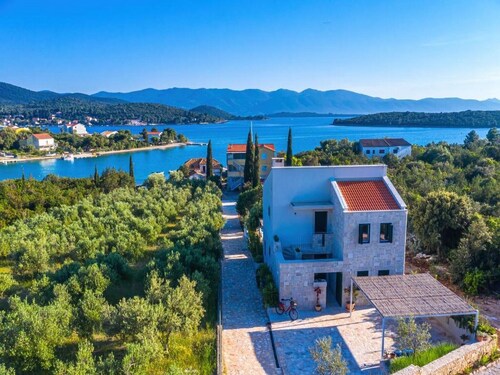 Villa Vera -Three Bedroom Villa with Terrace