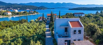 Villa Vera -Three Bedroom Villa with Terrace