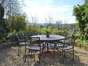 Outdoor dining - 2 bedroom accommodation in Chinley, near Chapel-en-le-Frith (Chinley, near Chapel-en-le-Frith)